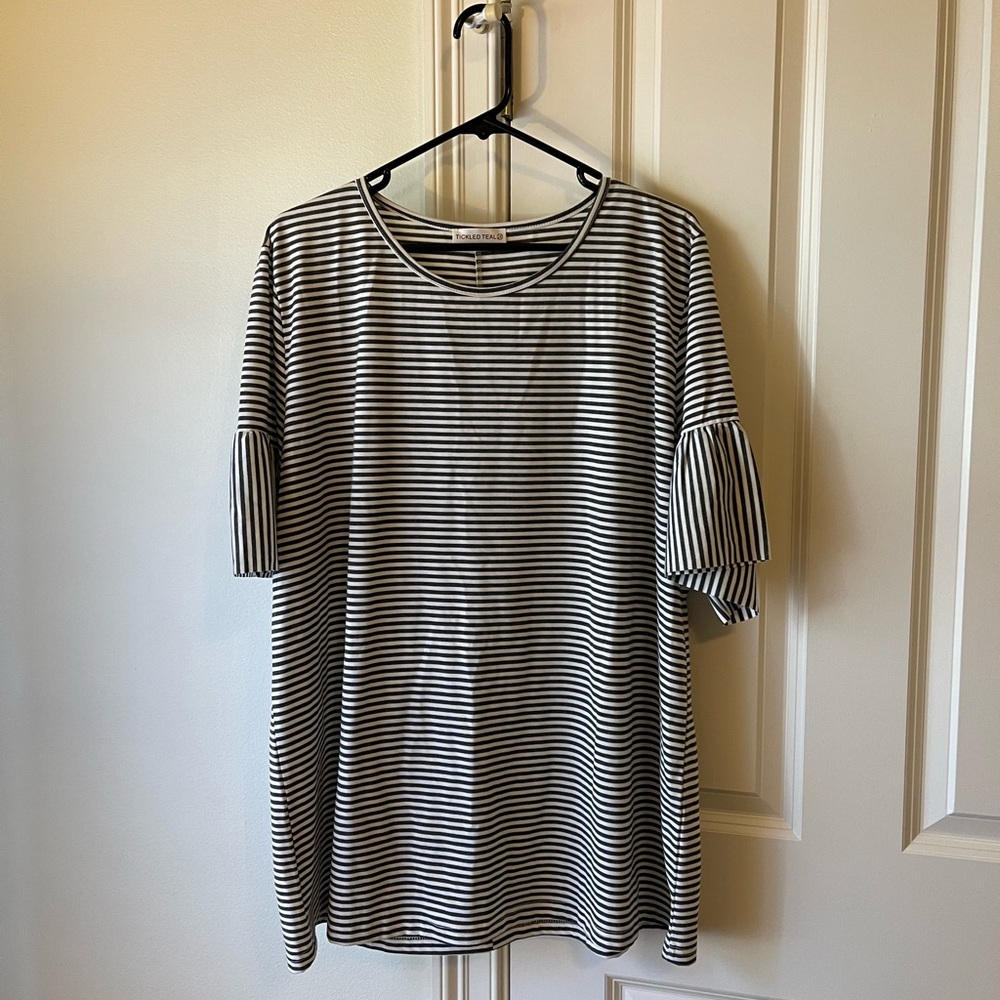Tickled Teal Ruffled Sleeve Top XXL EUC